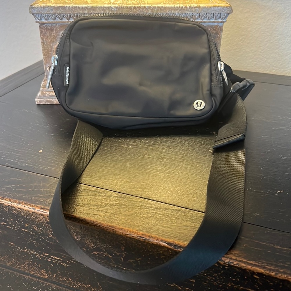 Lululemon belt bag. Used twice. Like new